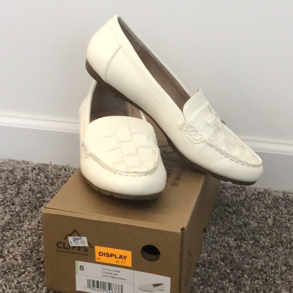 Cliffs by White Mountain Ecru slip-ons size  8